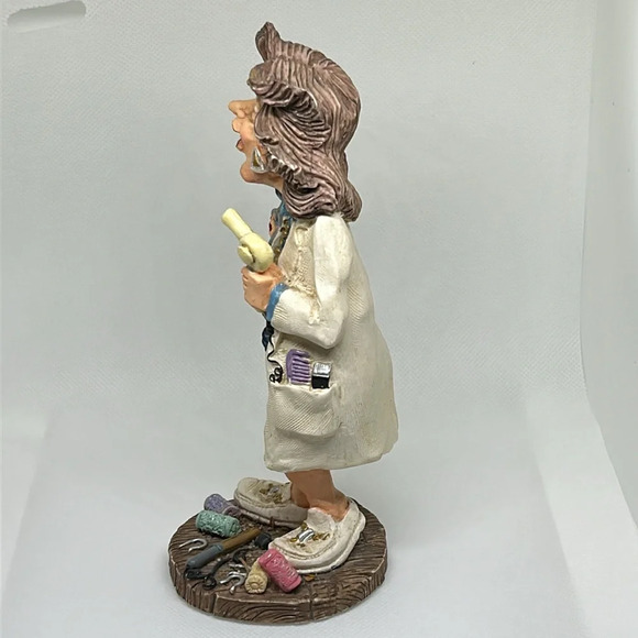 Doug Harris “Just A Trim” Hairdresser Figurine #13192 Russ Berrie ~ 7.2 inches - Picture 4 of 5